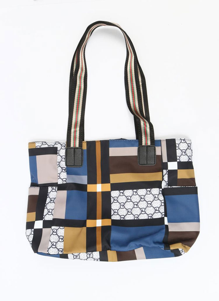 The practicality of large shoulder bags during travel