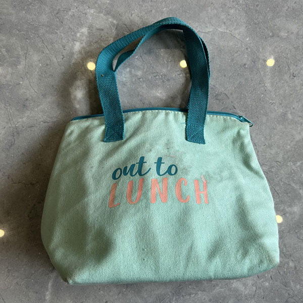 What should be considered when customizing lunch bags?